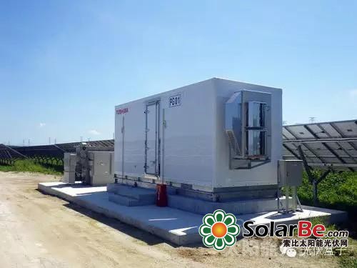 图7:近处的机壳为接线盒,稍远的是集电箱