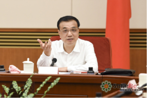 图为10月16日李克强在金融企业座谈会上发言(新华社图)