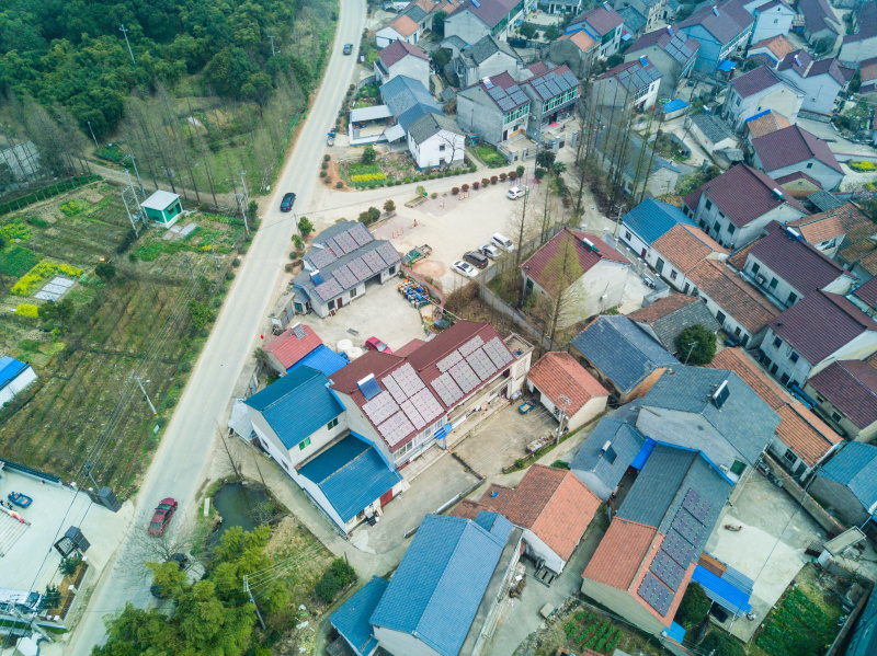 3月29日，妙西镇后沈埠村100多户居民家屋顶光伏设备已经并网发电。