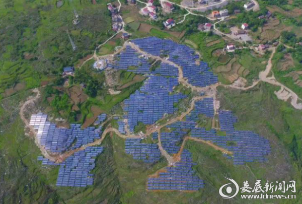 俯瞰建设中的光伏发电项目