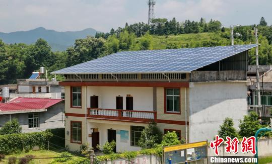 四堡镇田茶村光伏扶贫电站。 黄水林 摄