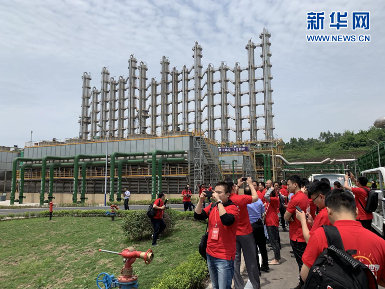 百家媒体进通威探寻光伏“秘密”