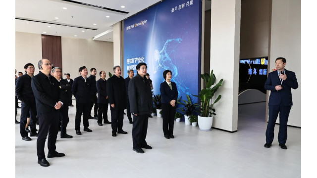 全国政协副主席、全国工商联主席高云龙一行调研极电光能