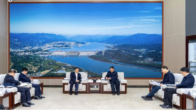 三峡集团与中国能建座谈