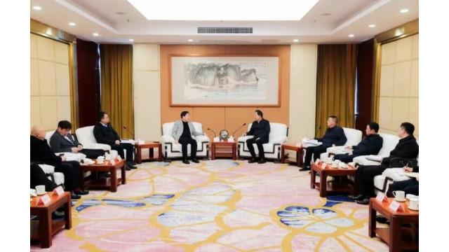 乐山市委书记赵波市长赵迎春会见朱共山