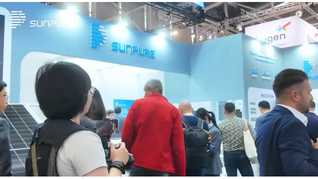 适配全场景！仁洁智能携光伏机器人组合亮相Intersolar