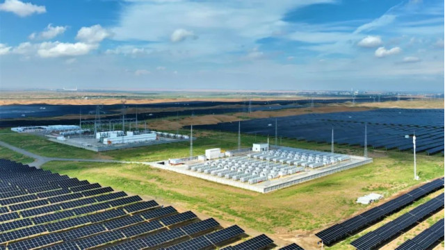 国家能源集团腾格里新能源基地建设全面提速