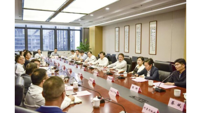 江苏省委统战部、省发展改革委领导考察调研协鑫光电