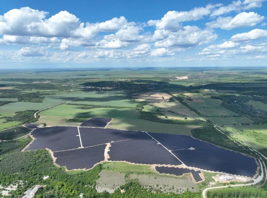 巴尔干半岛绿能新标杆 | 正泰新能源保加利亚67.5MWdc光伏项目圆满交付！