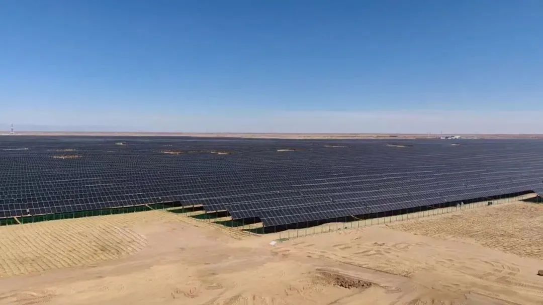 绿起吧，沙漠！| 光储融入生态治理，1GW天合光能至尊系列组件“借光治沙”