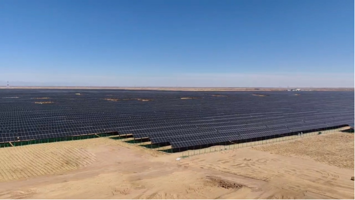 “沙海”追光！天合光能解锁“发电+治沙”新范式