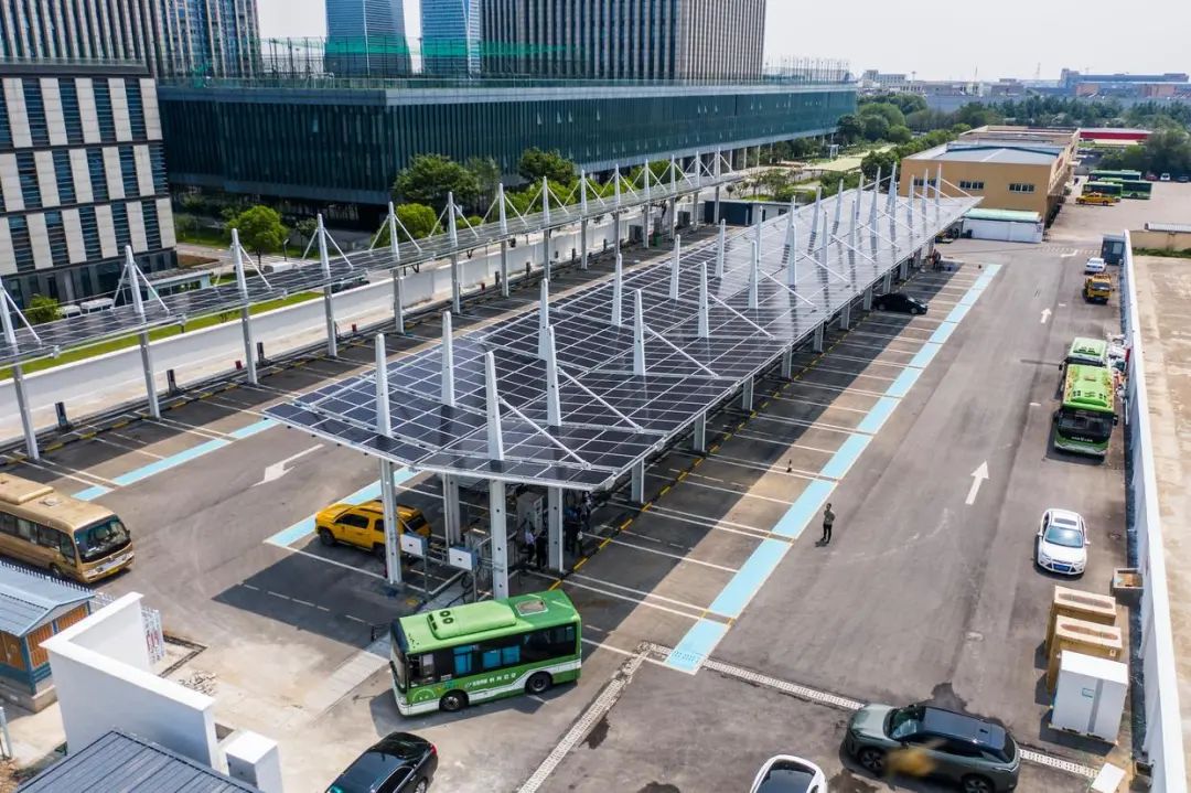 浙北最大光储充一体化公交充电站投运