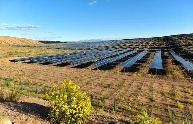 从“黑色煤海”到“绿色光城”：鄂尔多斯的新能源转型密码