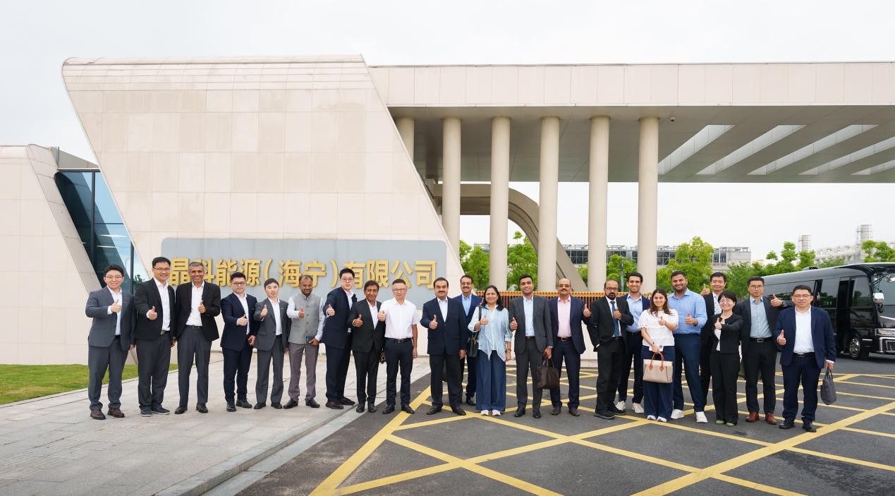 Adani集团董事长Gautam Adani到访晶科海宁基地，深化全球战略合作