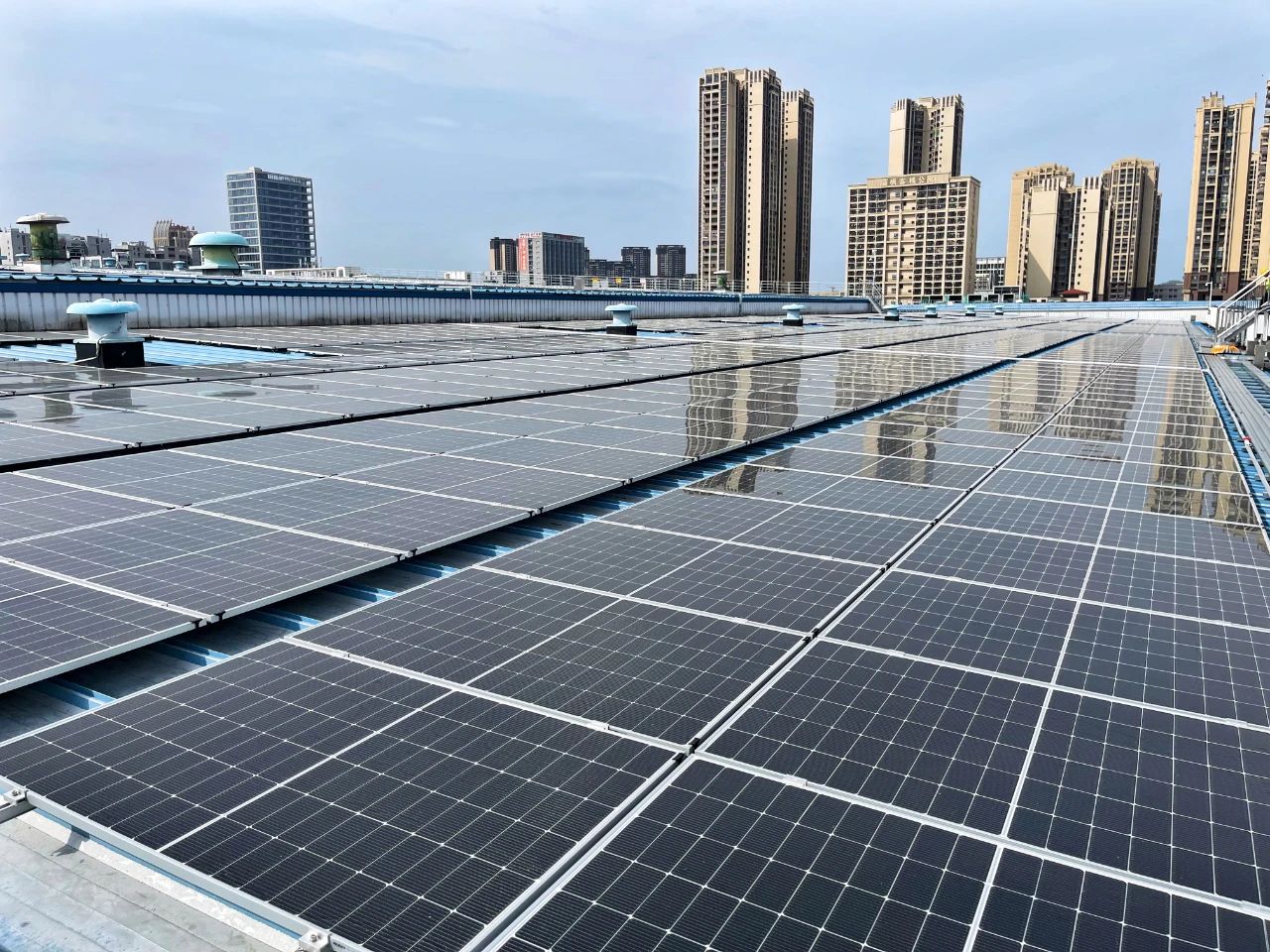 易拆卸可替换，日托组件助力伊利集团迈入可持续大循环新时代