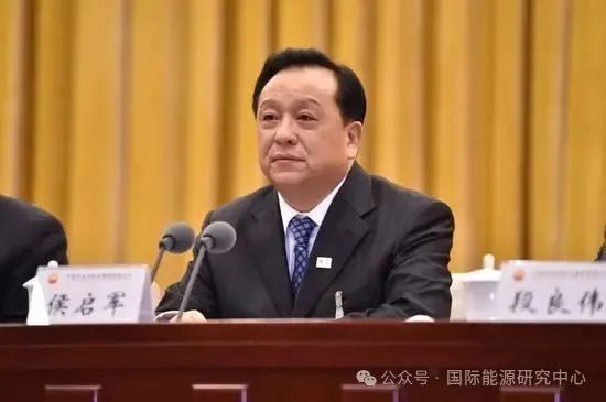侯启军任中国石化集团董事长、党组书记