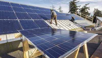 光伏板的潜在危害与安全防控：全面解析与应对策略