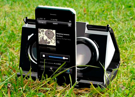 给手机充电的太阳能音箱 售价300美元