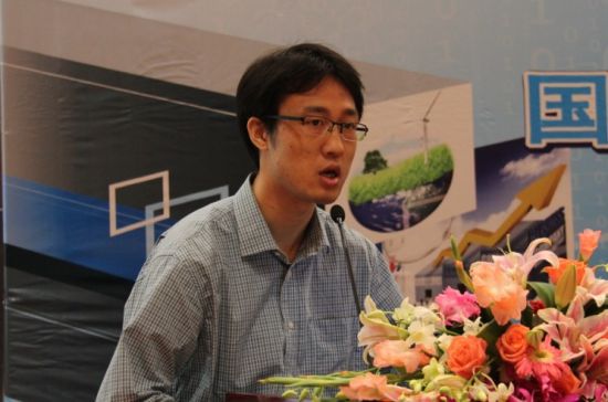 国金证券新能源行业研究员唐署程。(新浪财经 贾景涛 摄)