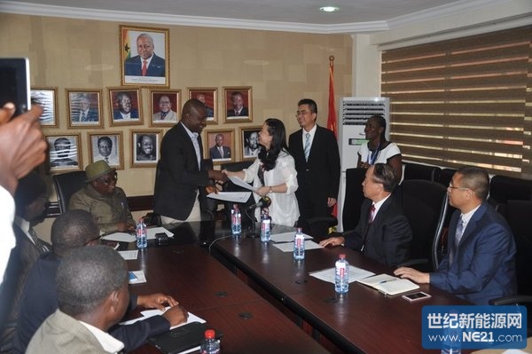 援加建纳太阳能路灯项目移交证书正式签署