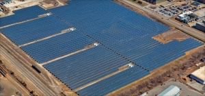 Hanwha_Q_CELLS_solar_farm_300_140_assetsimagesstaticthumbnail-f<em></em>rame-span4x2.png_s_c1.jpg (300&times;140)