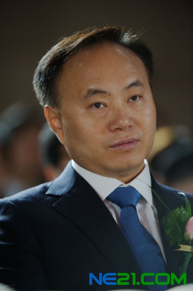 ◎今年8月,施正荣宣布不再担任无锡尚德CEO一职,其职务变更为执行董事长兼首席战略官。但退居二线,仍然不是他所面临的危机的结束。