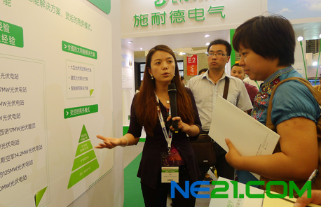 施耐德电气配电大客户事业部太阳能业务区负责人邢莉现场讲解太阳能解决方案