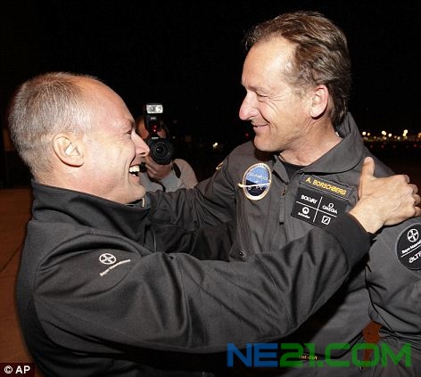 全球第一架太阳能飞机 1.2万块太阳能电池