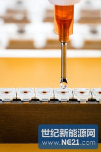 (主图2)图说--用瓦克LUMISIL产品灌封的LED芯片。