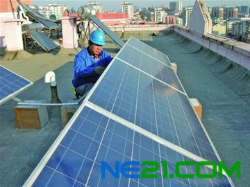 居民楼顶自建“发电厂”