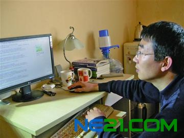 居民楼顶自建“发电厂”