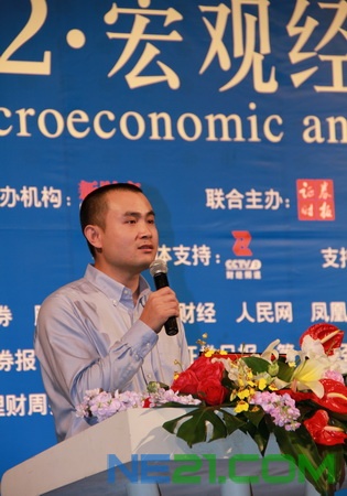 张帅在论坛现场发表演讲(摄影:雷震)