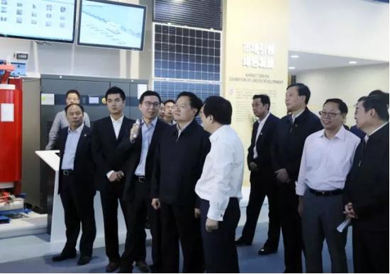 从世界屋脊而来,青海省委书记、省长率队到正泰看光伏!