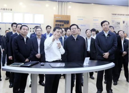 从世界屋脊而来,青海省委书记、省长率队到正泰看光伏!