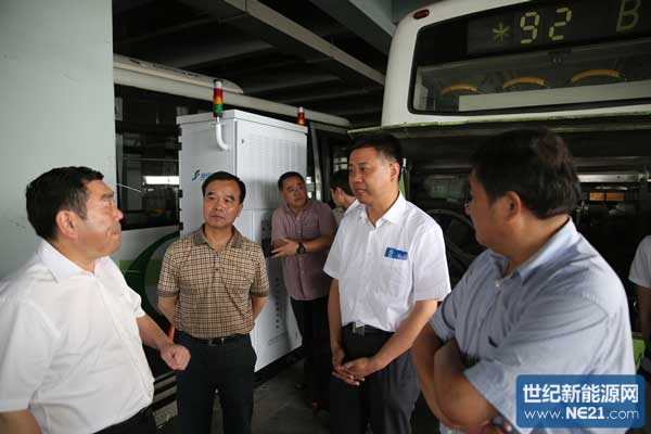 襄阳市委副书记、代市长秦军一行考察追日电气