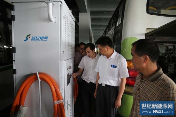 襄阳市委副书记、代市长秦军一行考察追日电气