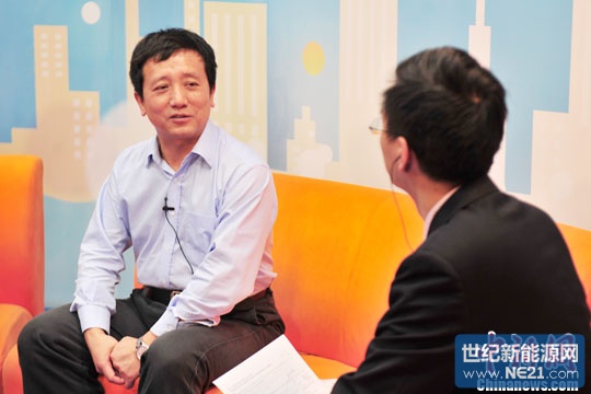 中新网2月18日电 日前,美国第二次对中国光伏产品展开双反调查。分析认为如果美国裁定征税,光伏业将遭遇全面设限,不少企业的处境将雪上加霜。