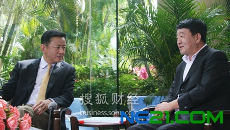 樊纲对话苗连生(搜狐财经图)