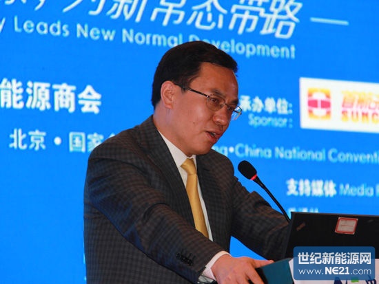 上图为全国工商联副主席、全国政协委员、全国工商联新能源商会会长、汉能控股集团有限公司董事局主席李河君。（图片来源：新浪财经 顾国爱 摄）