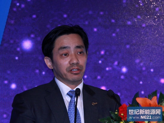 由新浪财经主办的“2014新浪财经能源论坛”于2014年10月18日在北京海航万豪酒店召开。本届论坛主题:未来能源之路——互联与变革。上图为保利协鑫能源控股有限公司执行总裁舒桦。(图片来源:新浪财经 刘海伟 摄)