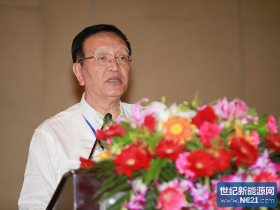 “中国(北京)国际能源峰会开幕式暨第三届中国能源经济论坛”于7月28-30日在京举办。上图为国家能源委专家咨询委员会主任张国宝。(图片来源:新浪财经 梁斌 摄)