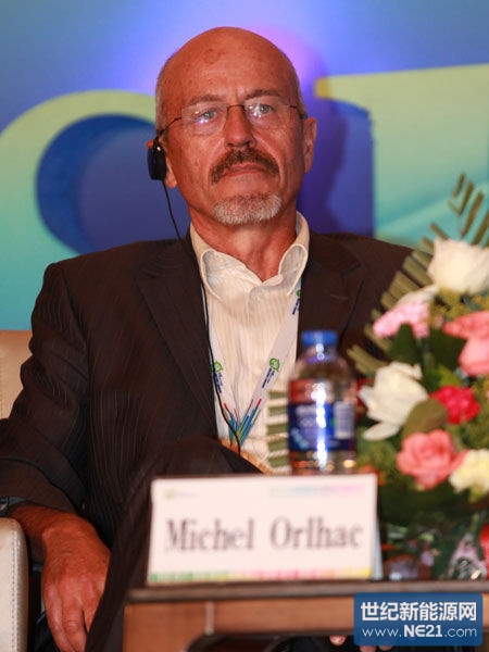 “2013中国国际太阳能高峰论坛”于8月2日在大同市举行。上图为德国施耐德全球市场副总裁Michel Orlhac。(图片来源：新浪财经 梁斌 摄)