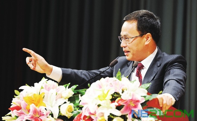 我是汉能控股集团的李河君。汉能是一家以水电、风电、太阳能发电为主业的民营企业。