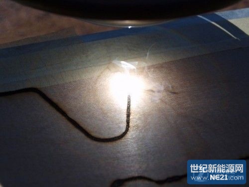 太阳能3D打印机:用太阳能和沙子制玻璃