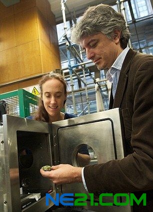 英国斯特拉思克莱德大学机械与航空航天工程系的马塞米利诺-瓦西里博士负责这项新研究。 英国斯特拉思克莱德大学机械与航空航天工程系的马塞米利诺-瓦西里博士负责这项新研究。