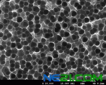 黑硅表面微观结构,表面大量的纳米孔可以增加光吸收