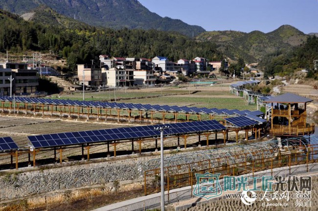 福建梓溪村的光伏发电扶贫产业园