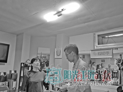 岩寺阿里水净水中心的屋顶建设的光伏发电站年发电总量在3000多兆瓦时,可以满足100多户家庭一年用电需求。 江珊 摄