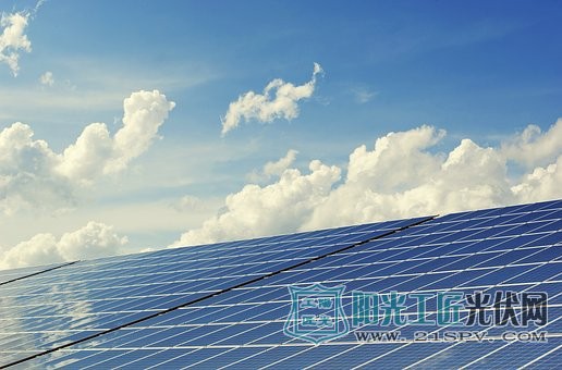 江西泰和:滩涂不毛地变身光伏发电场