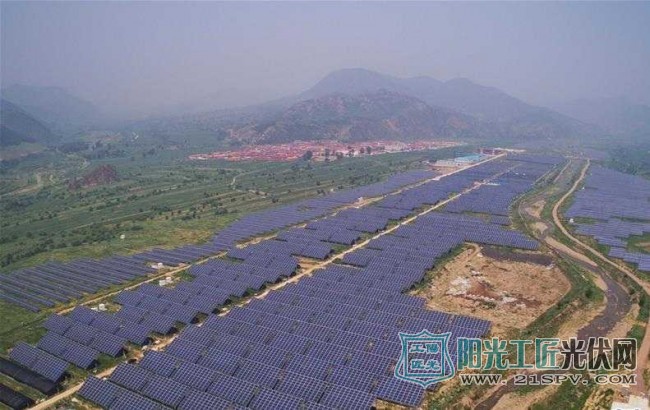 赤城县三道川村食用菌光伏大棚扶贫电站(7月15日摄)。 新华社记者 杨世尧 摄